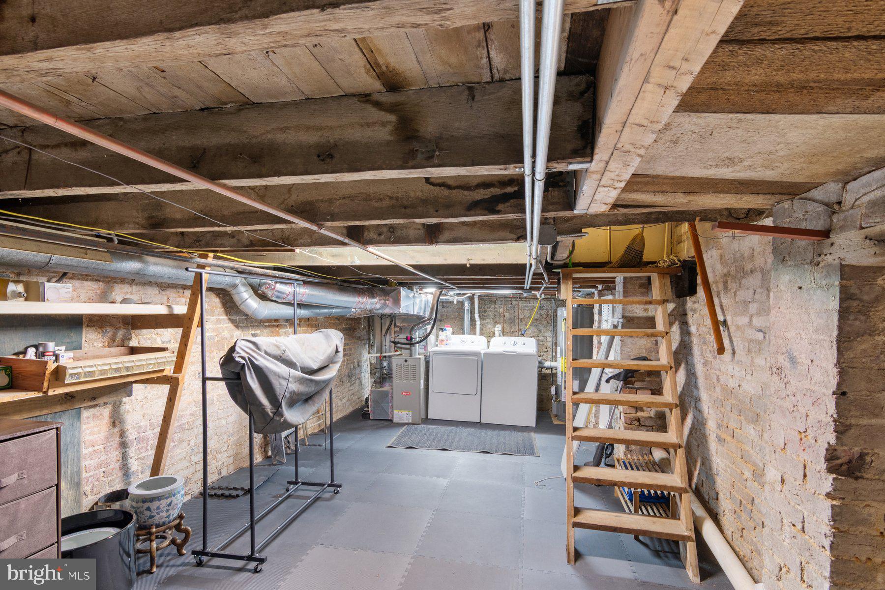BROMO ARTS DISTRICT - Residential Lease