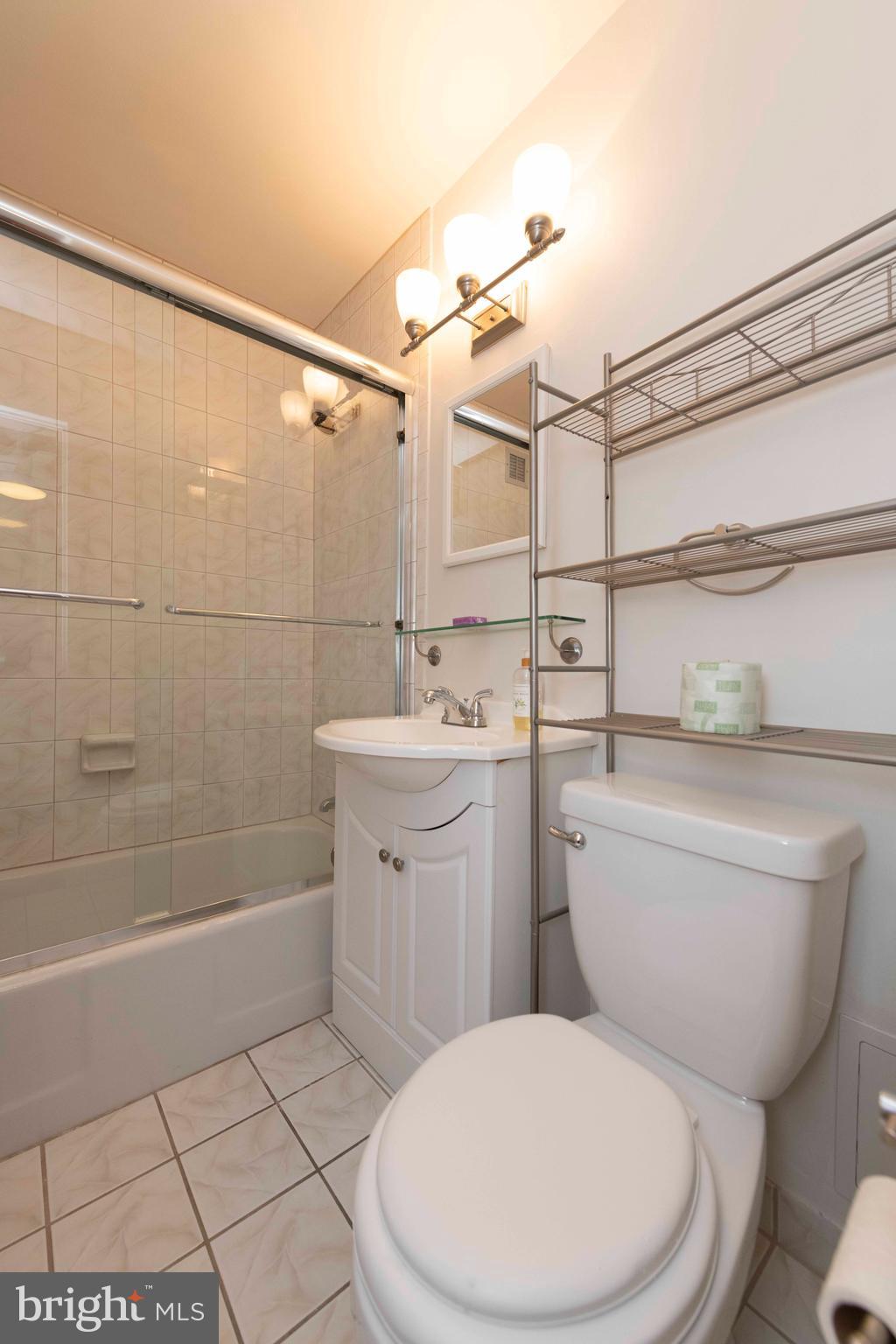 ROSSLYN - Residential Lease