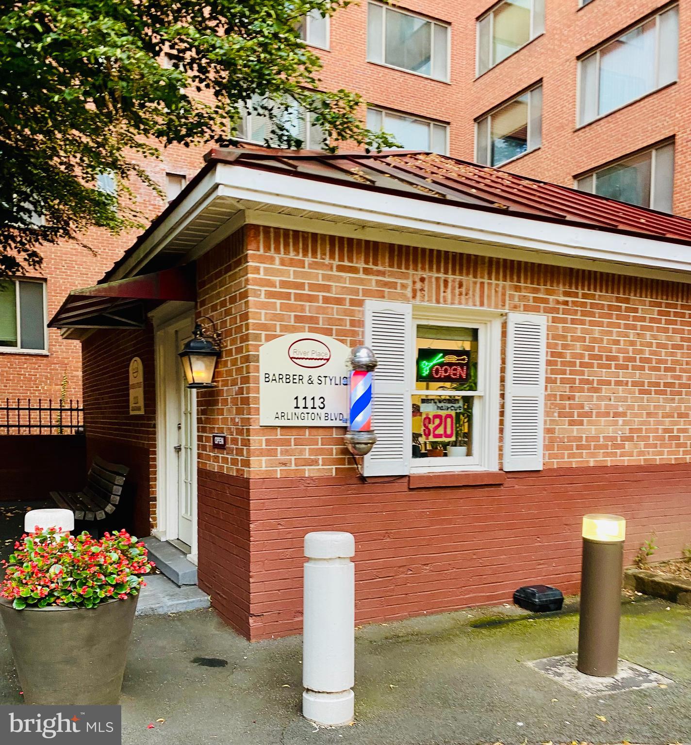 ROSSLYN - Residential Lease