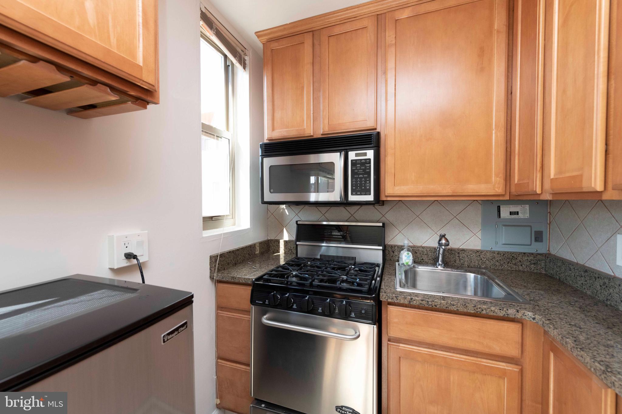 ROSSLYN - Residential Lease