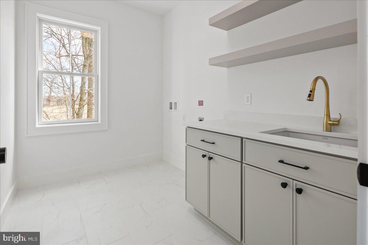 MONTOUR HEIGHTS - Residential