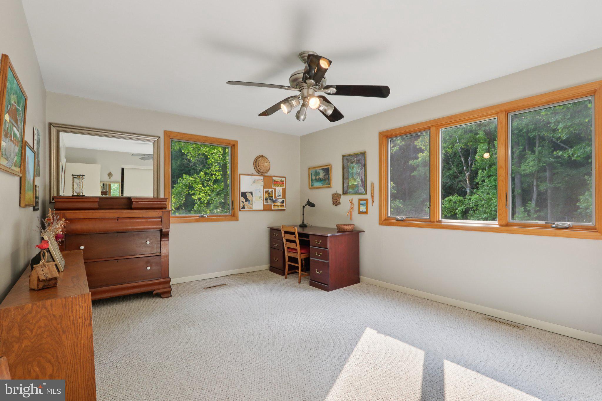 EARLES LAKE - Residential