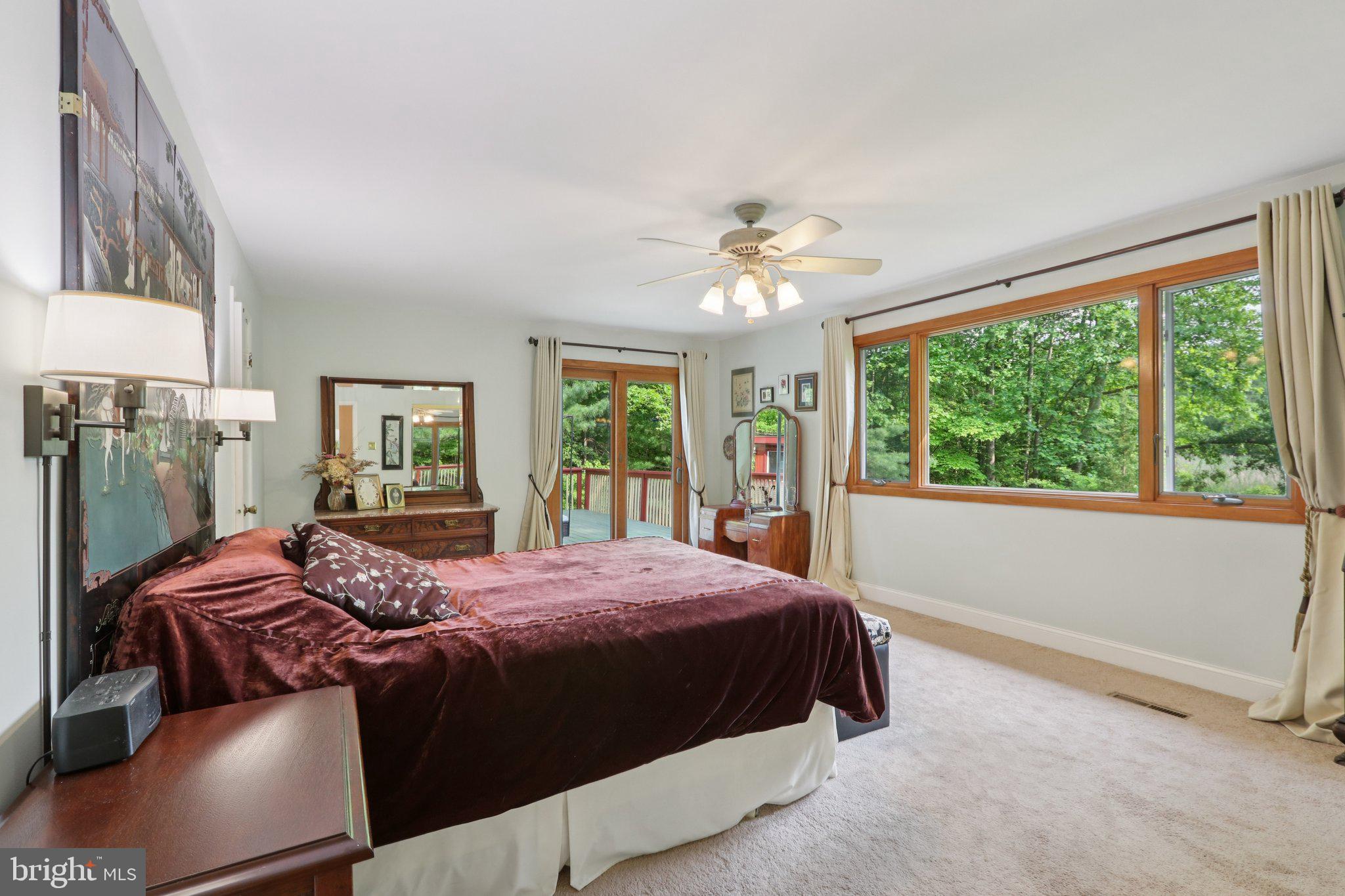 EARLES LAKE - Residential