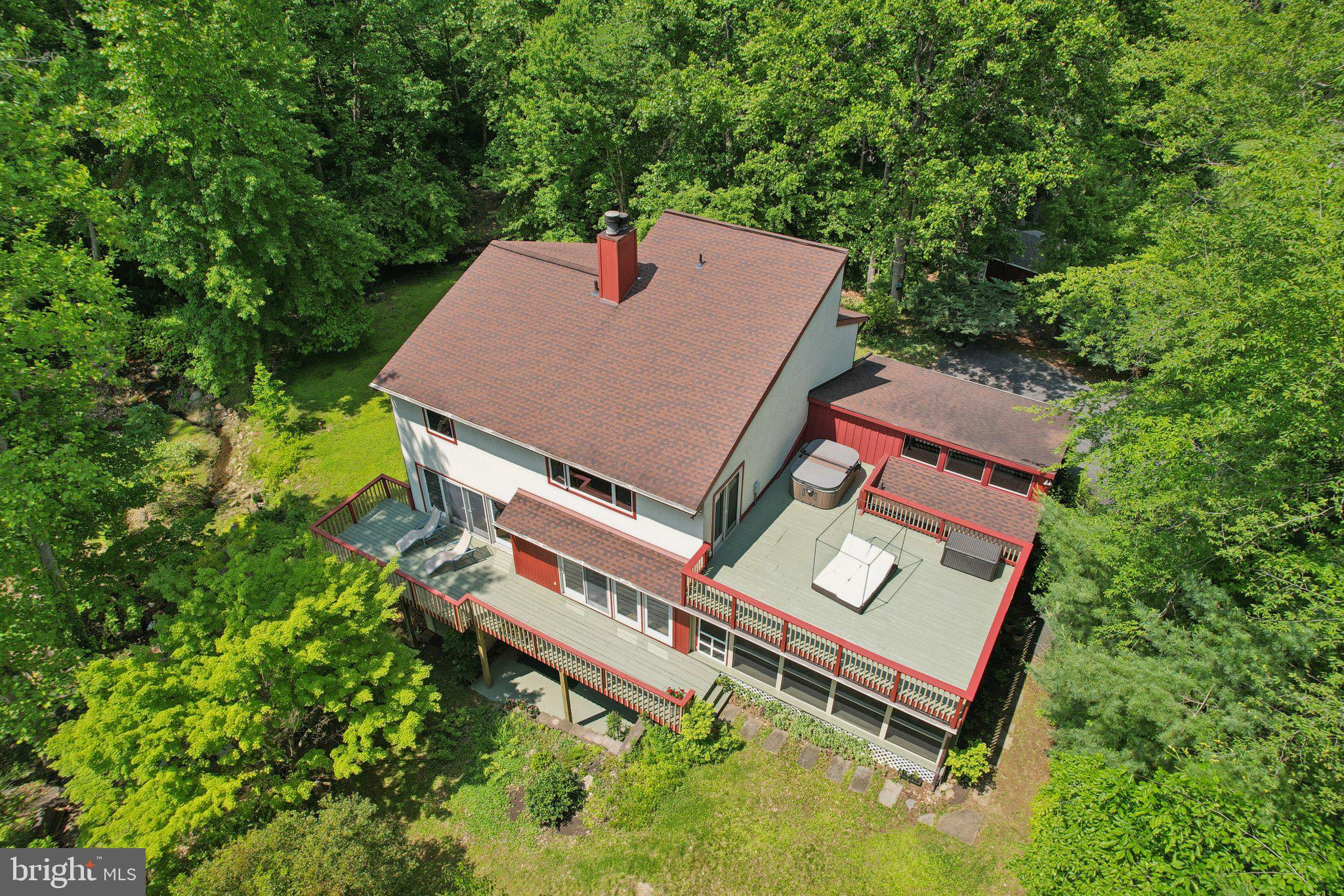 EARLES LAKE - Residential