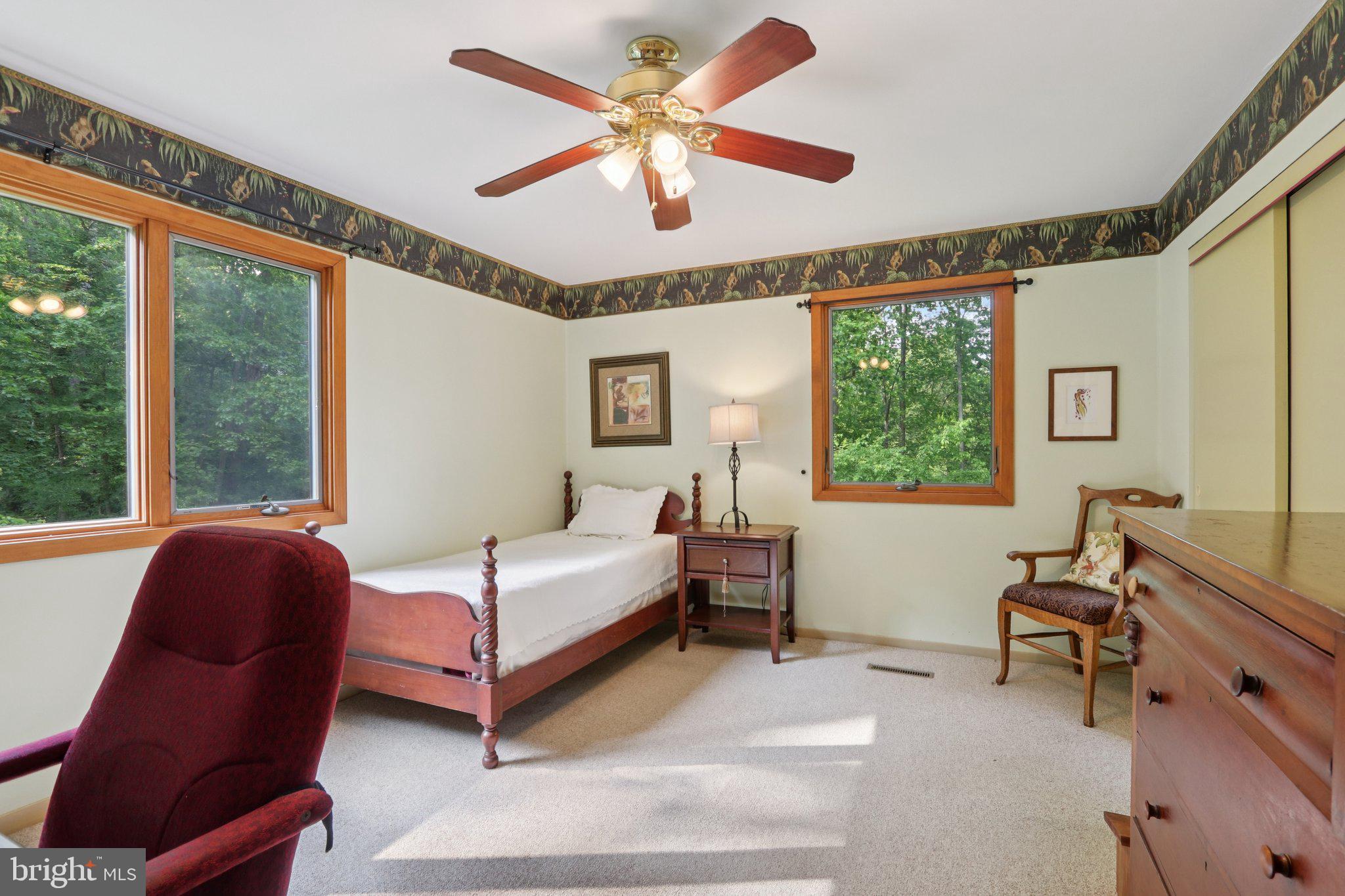 EARLES LAKE - Residential