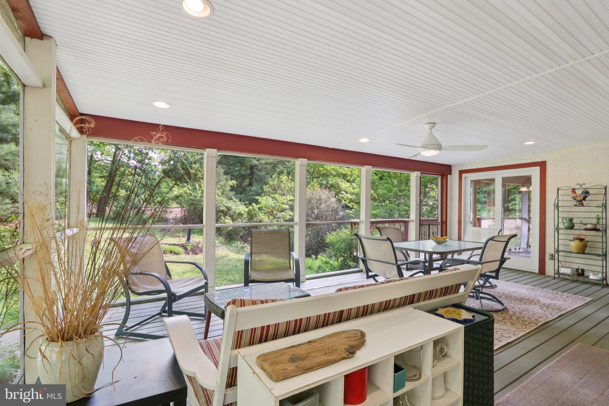 EARLES LAKE - Residential