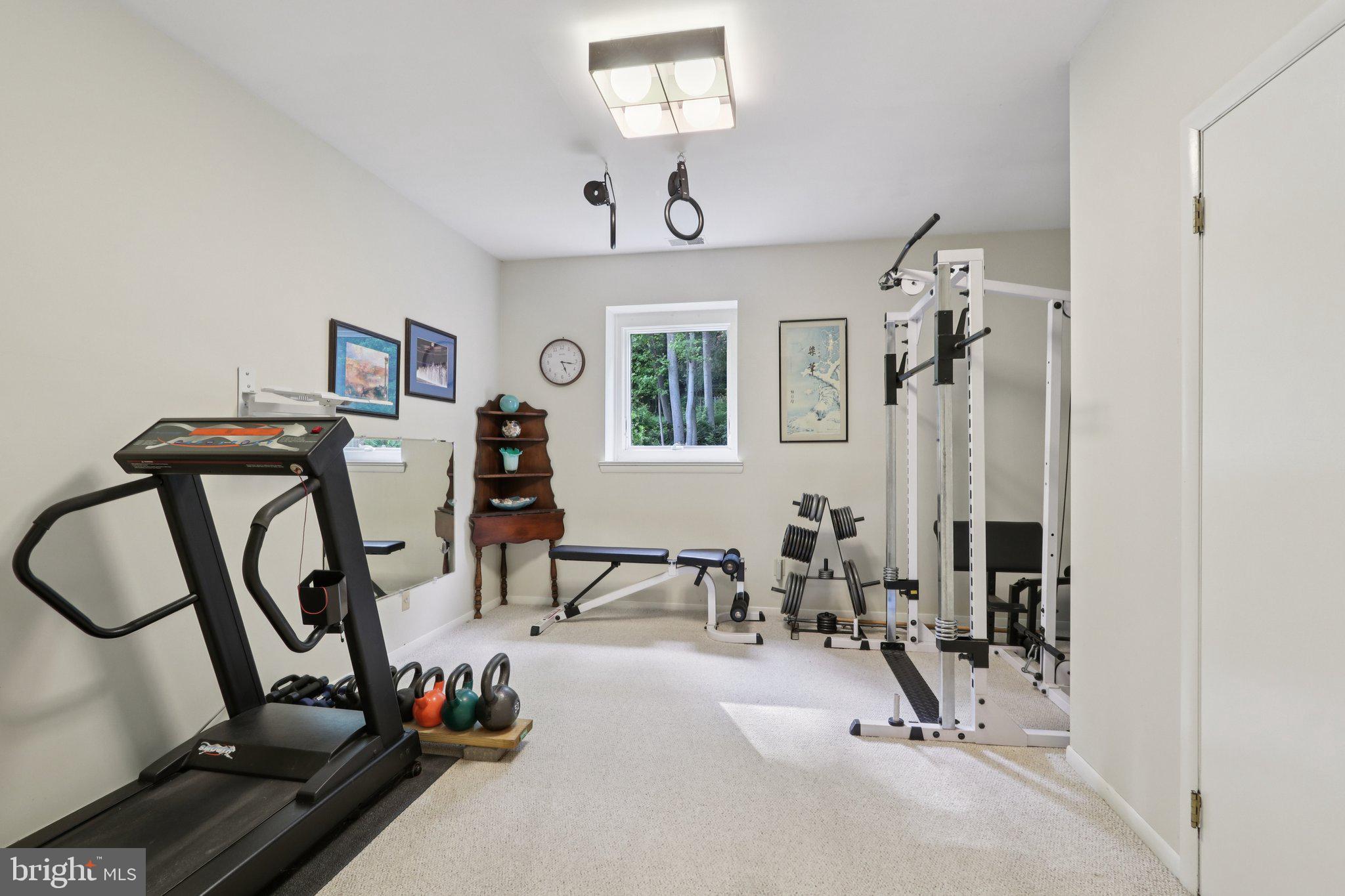 EARLES LAKE - Residential