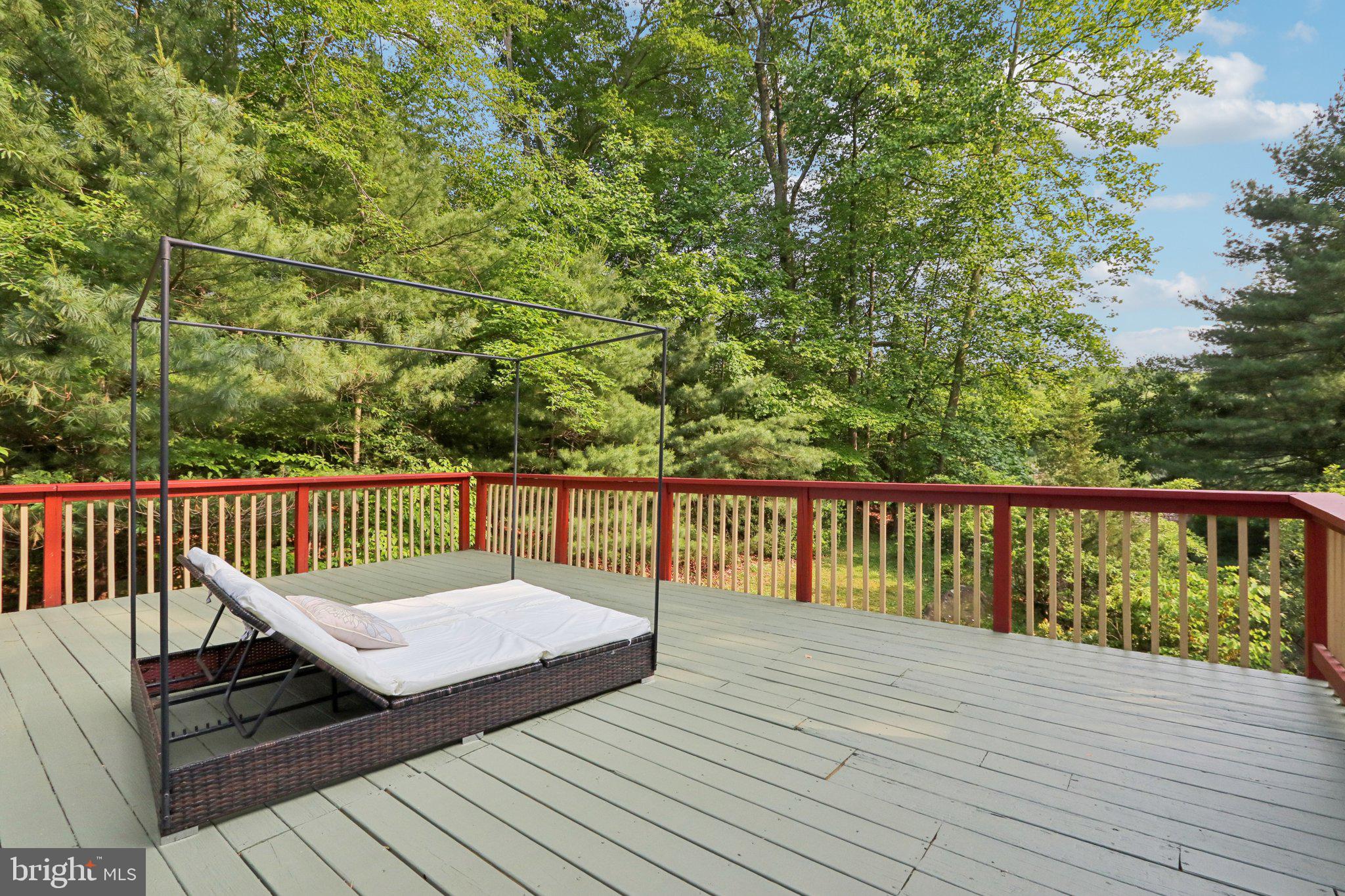 EARLES LAKE - Residential