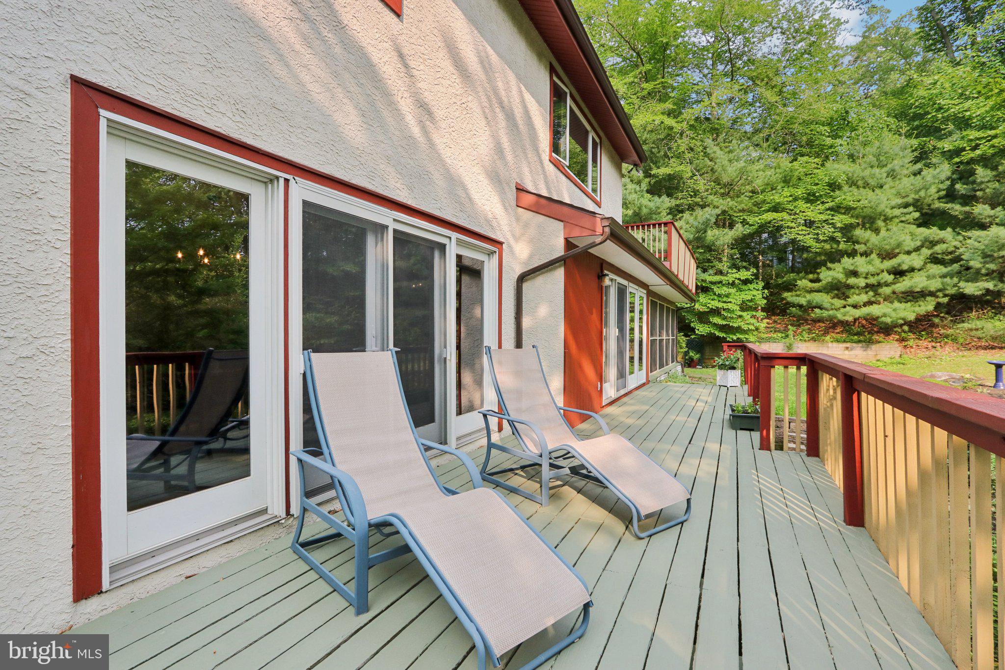 EARLES LAKE - Residential