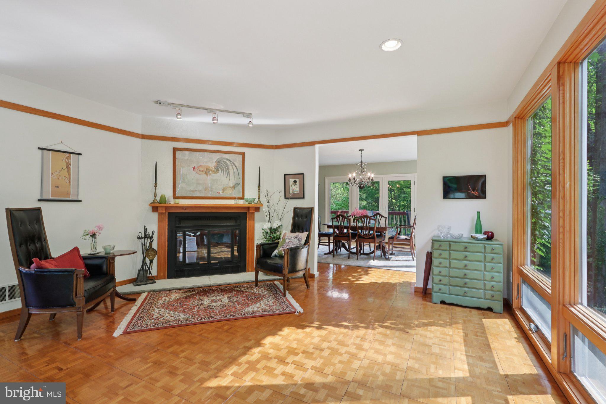 EARLES LAKE - Residential