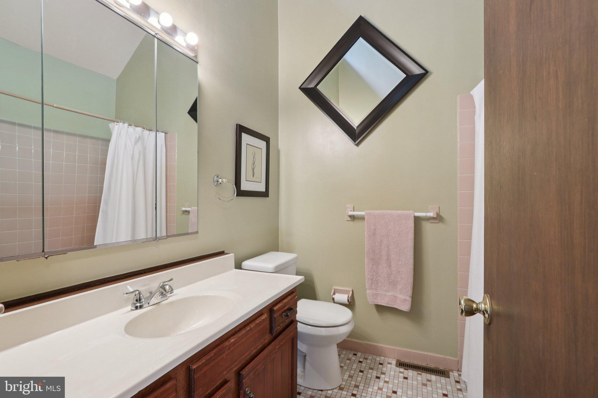 EARLES LAKE - Residential