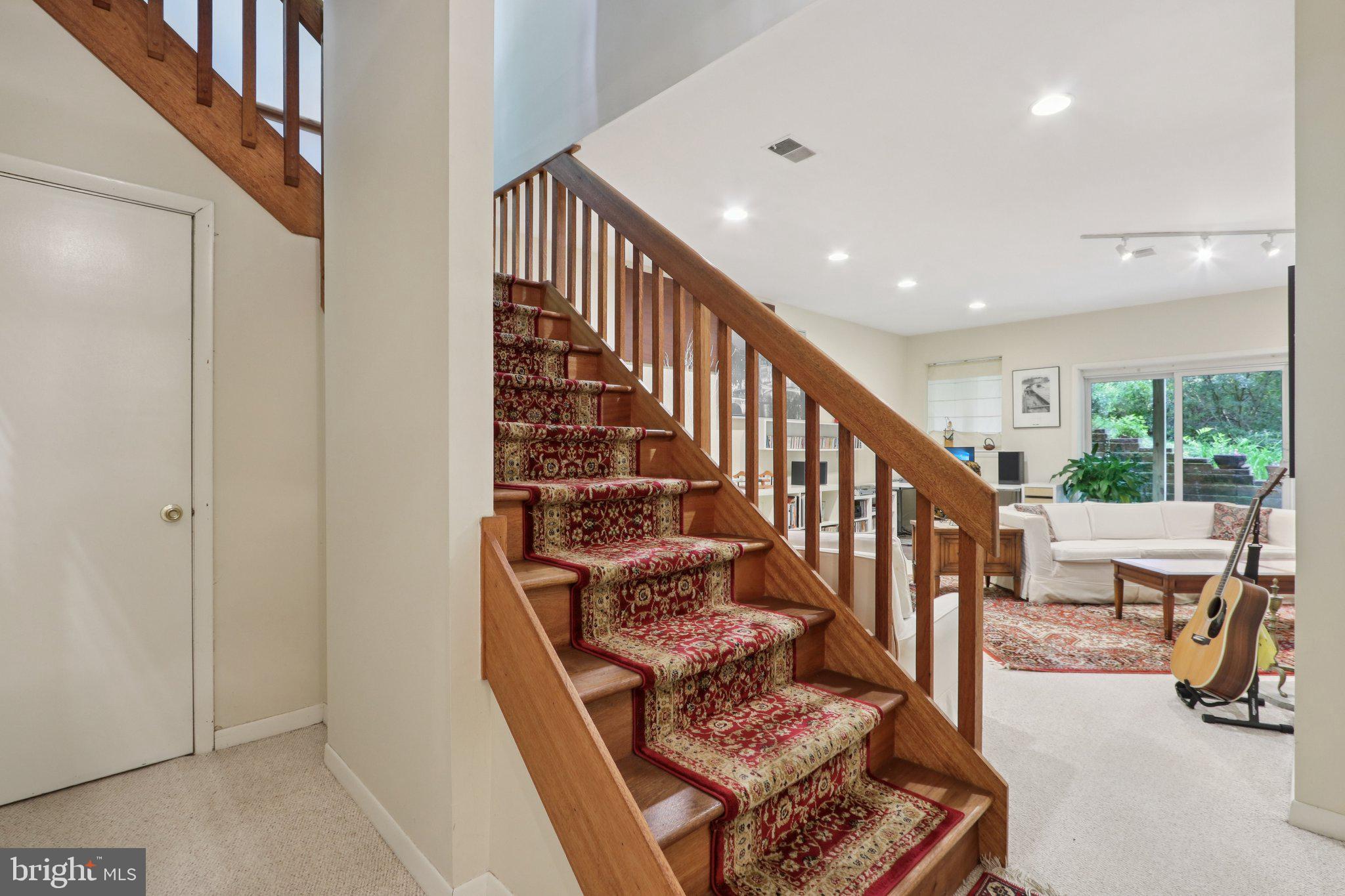 EARLES LAKE - Residential