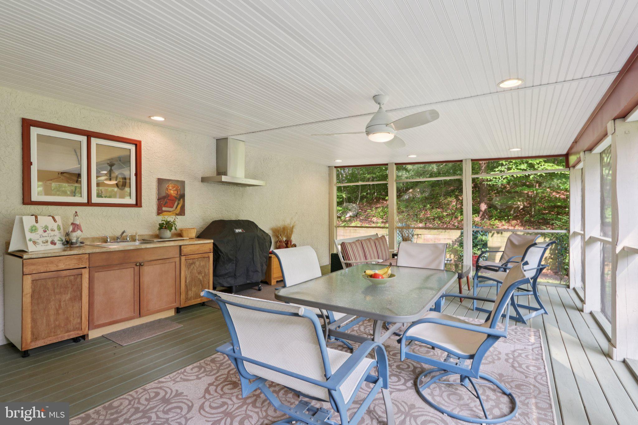 EARLES LAKE - Residential