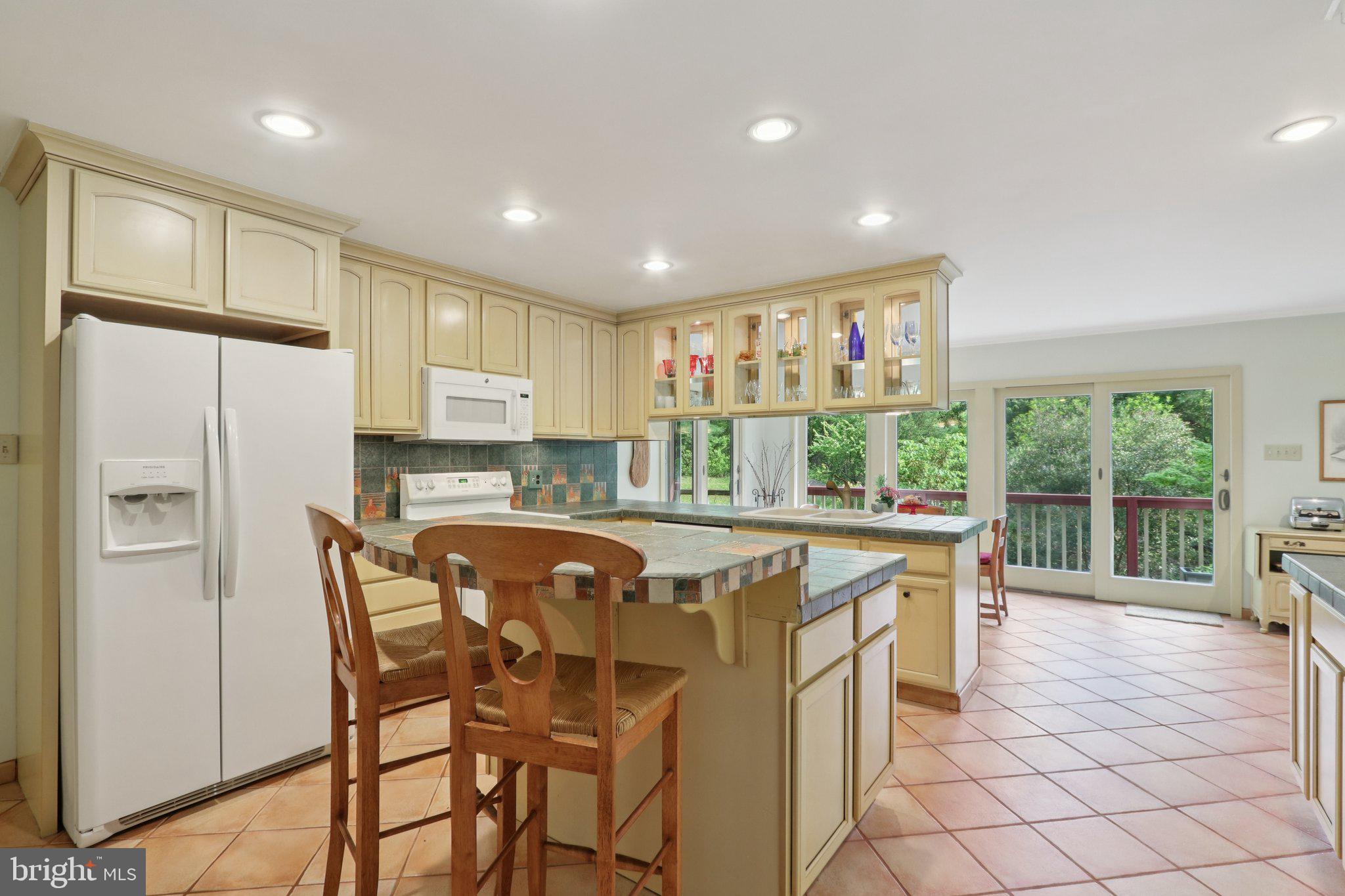 EARLES LAKE - Residential