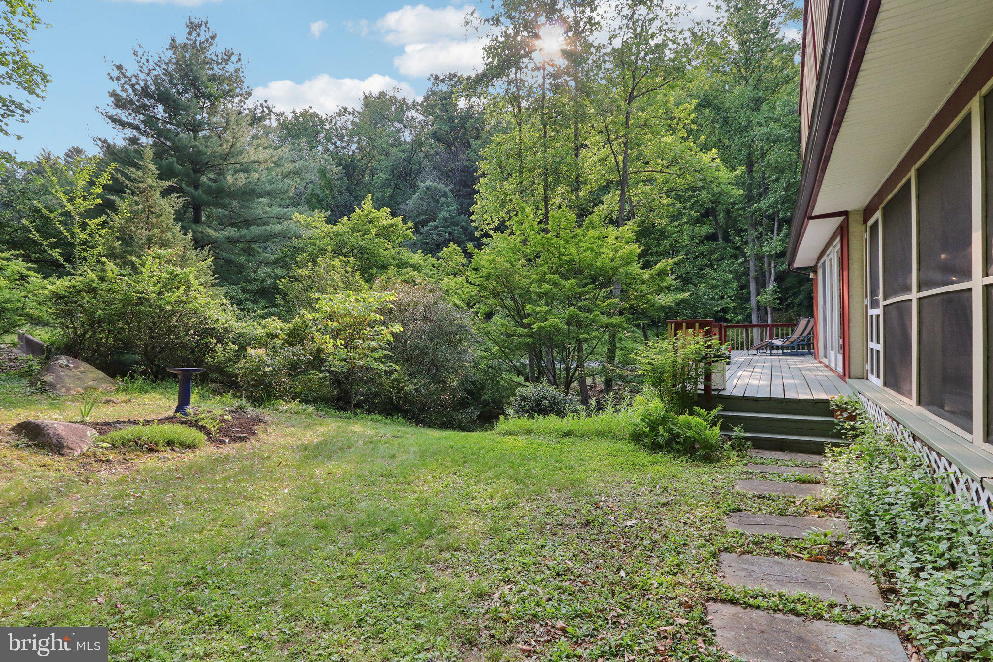 EARLES LAKE - Residential