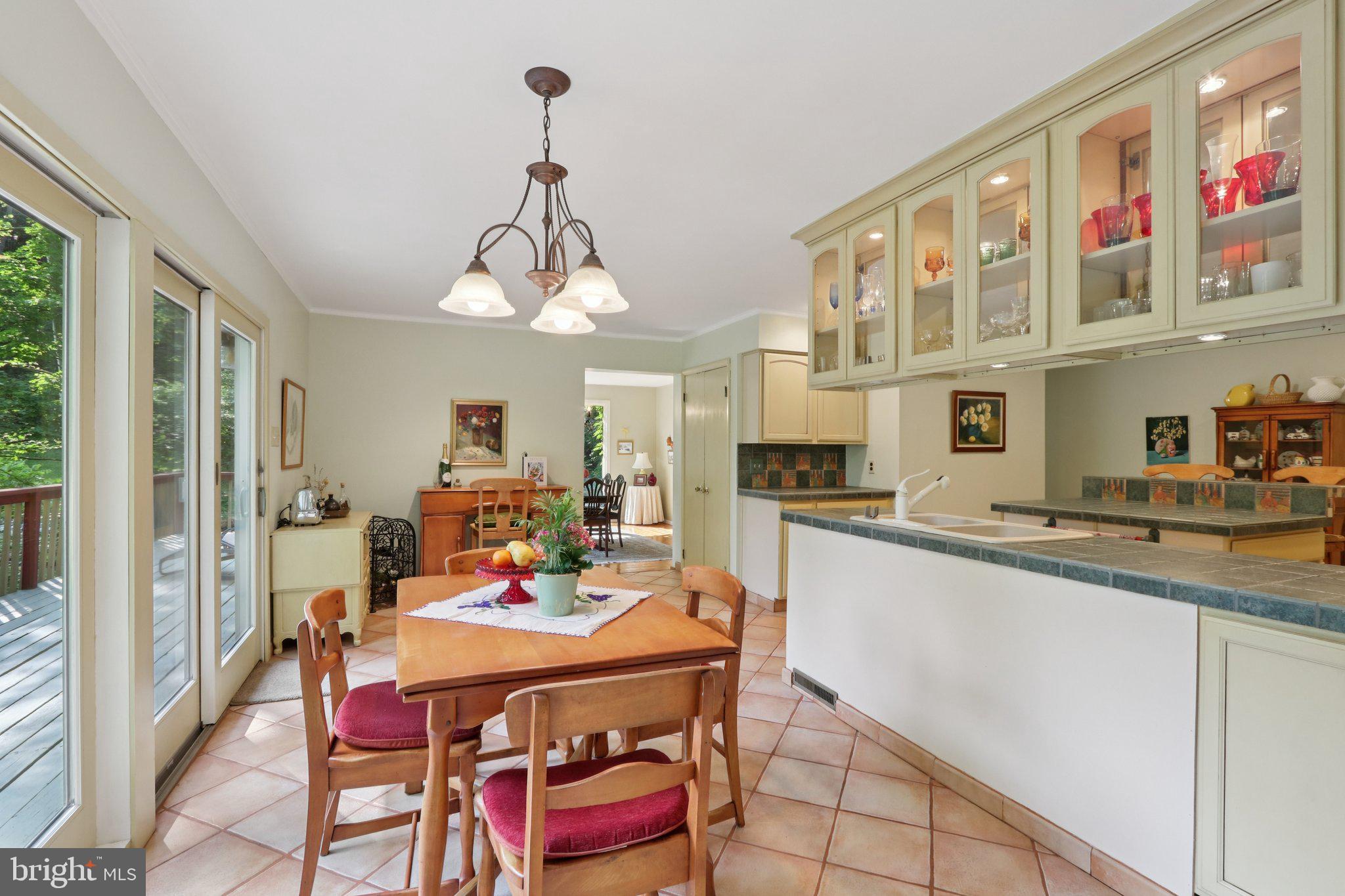 EARLES LAKE - Residential