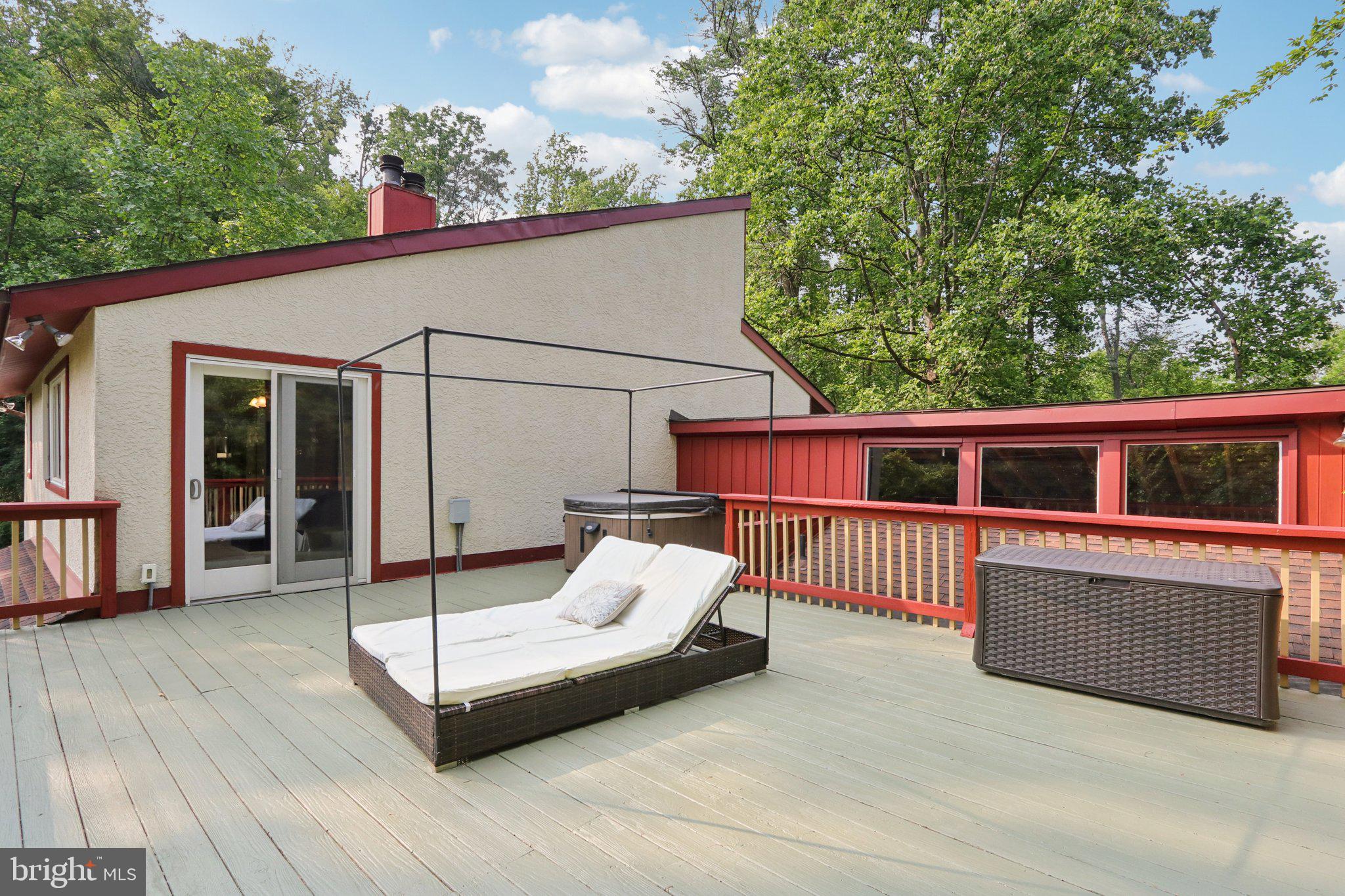 EARLES LAKE - Residential