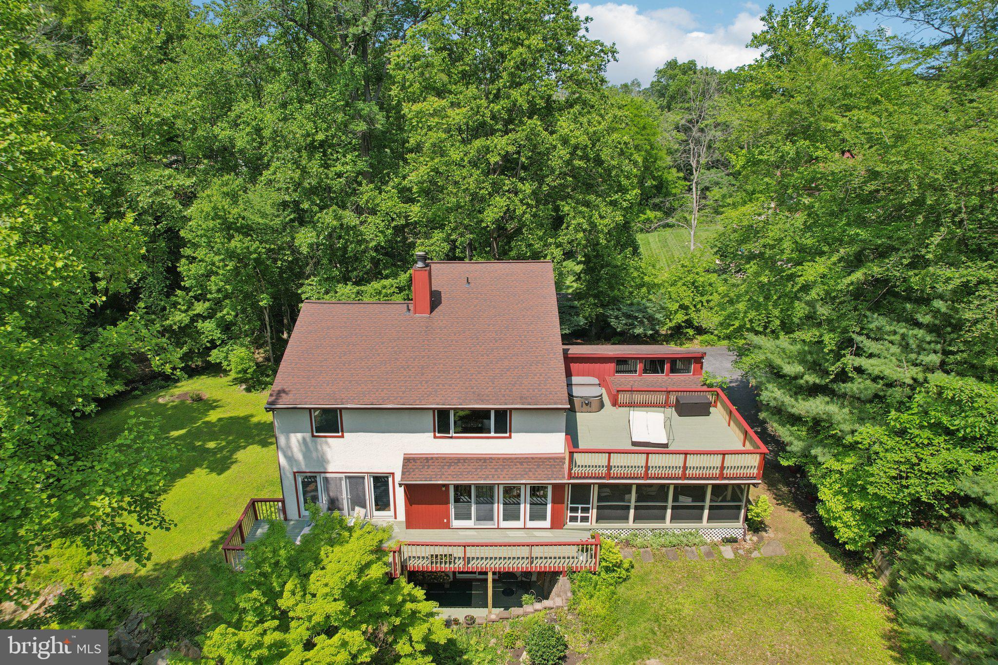 EARLES LAKE - Residential