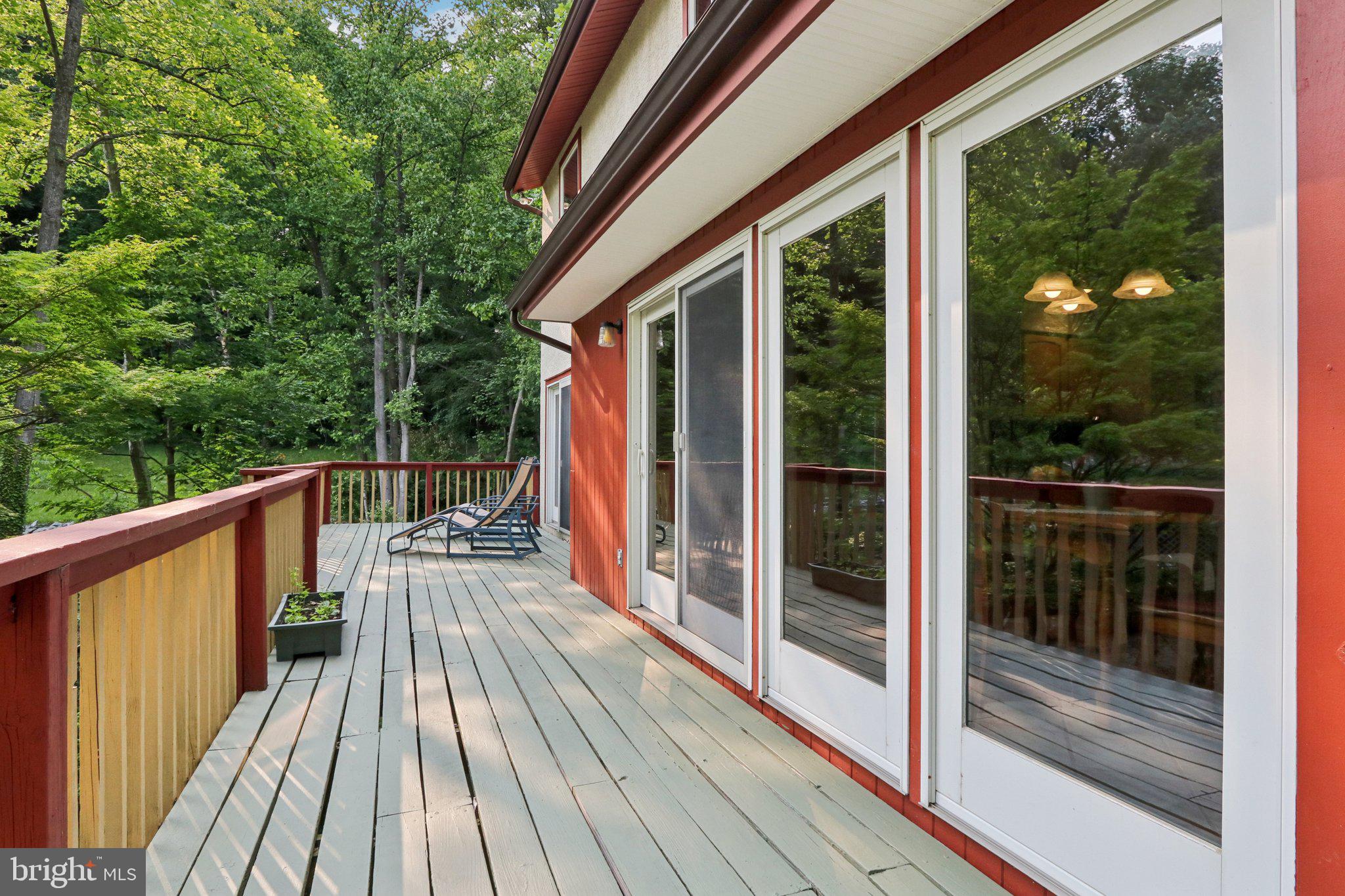 EARLES LAKE - Residential