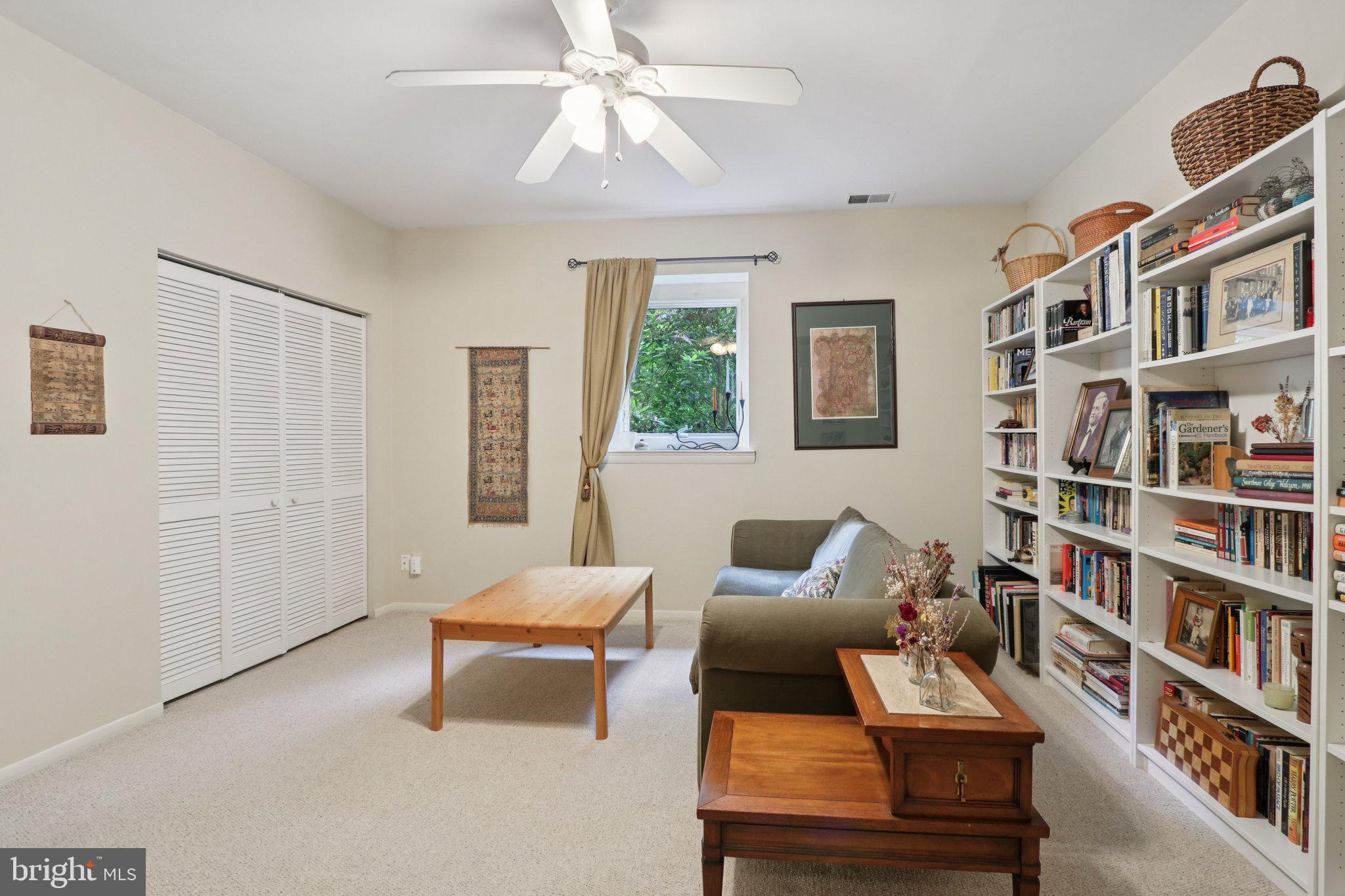 EARLES LAKE - Residential