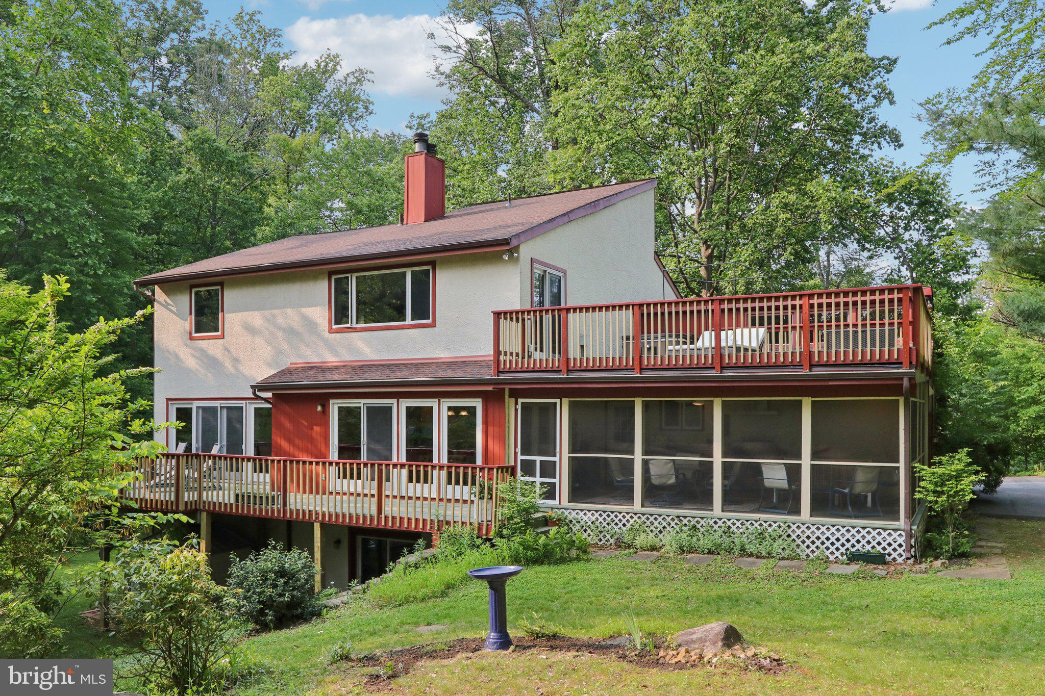 EARLES LAKE - Residential