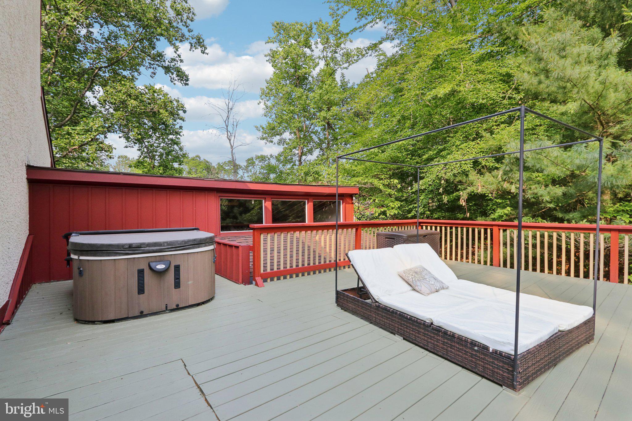 EARLES LAKE - Residential