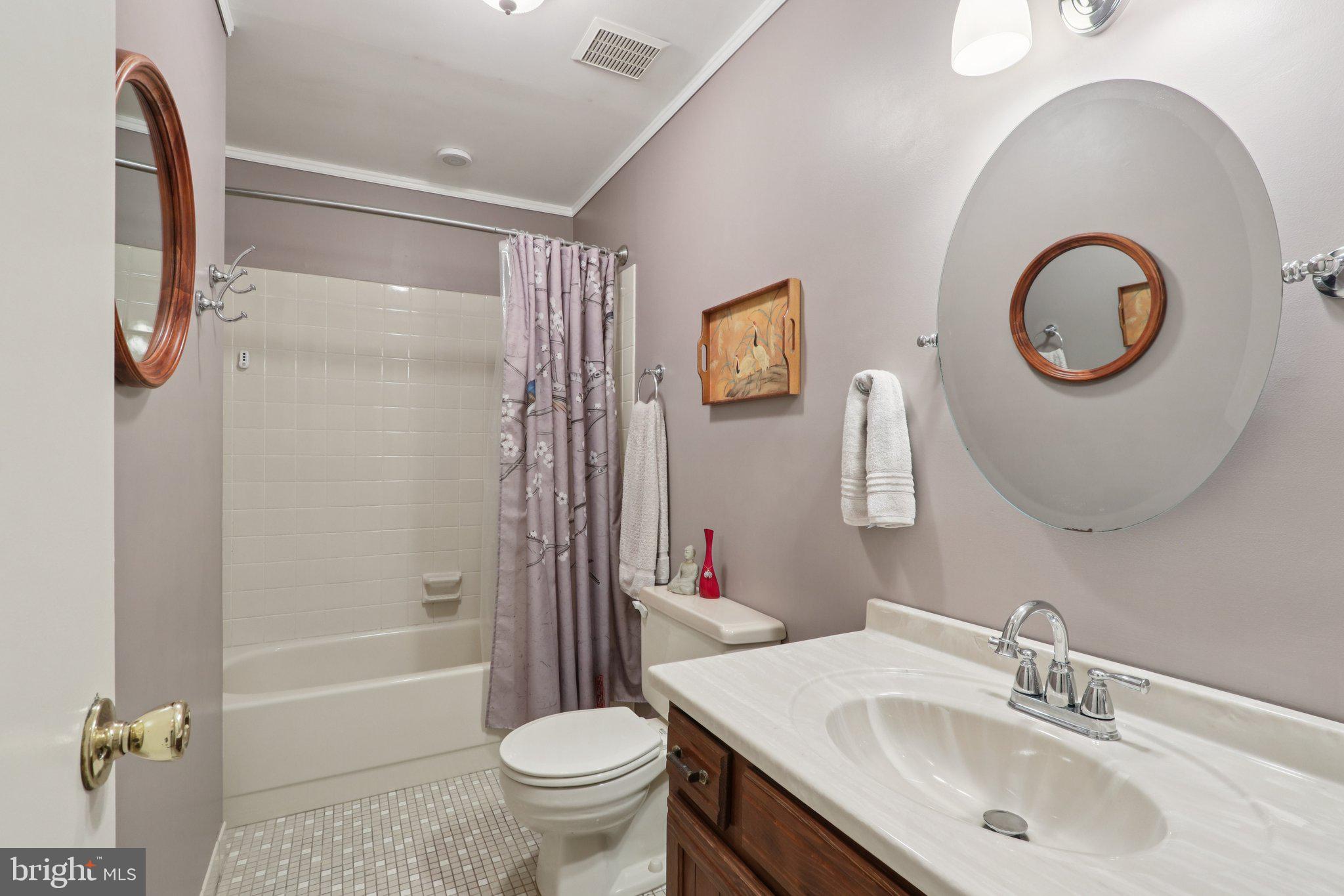 EARLES LAKE - Residential