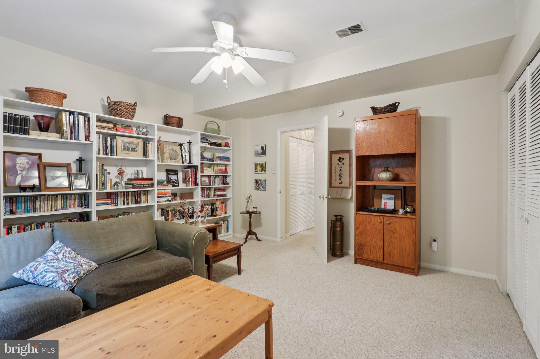 EARLES LAKE - Residential