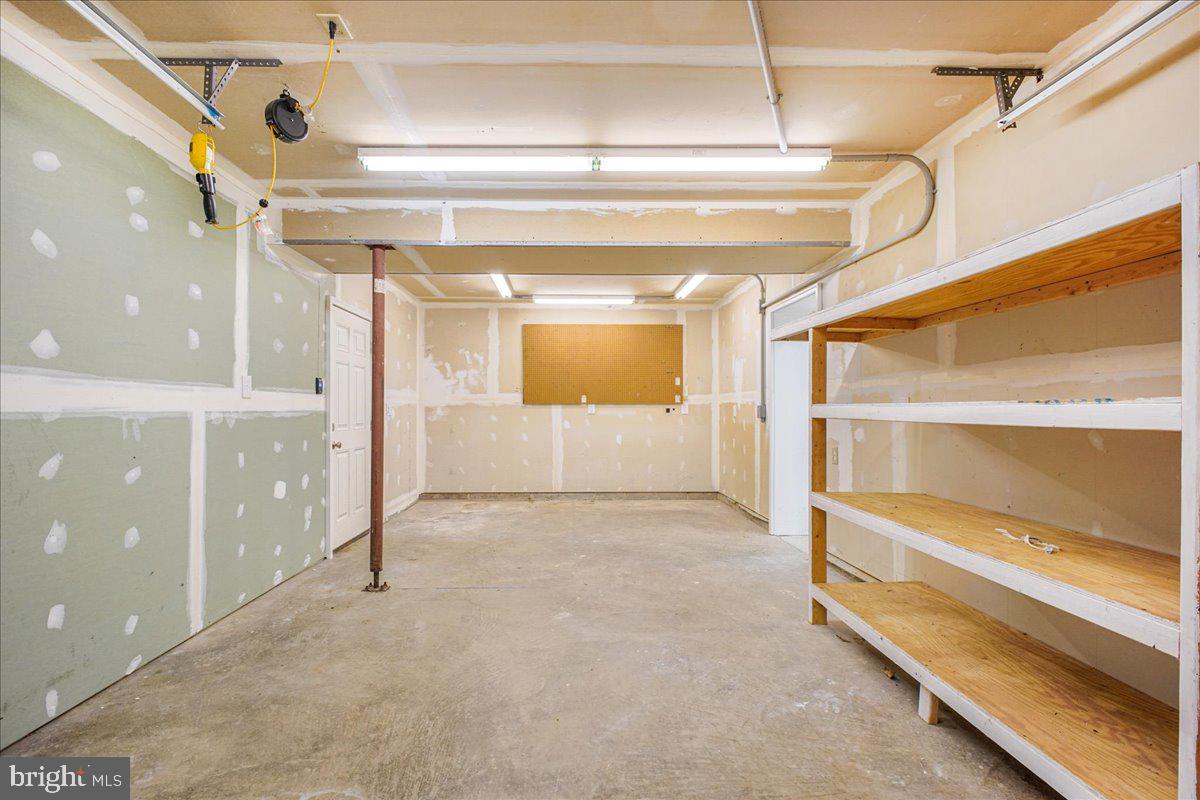 PRESIDENTIAL LAKES - Residential