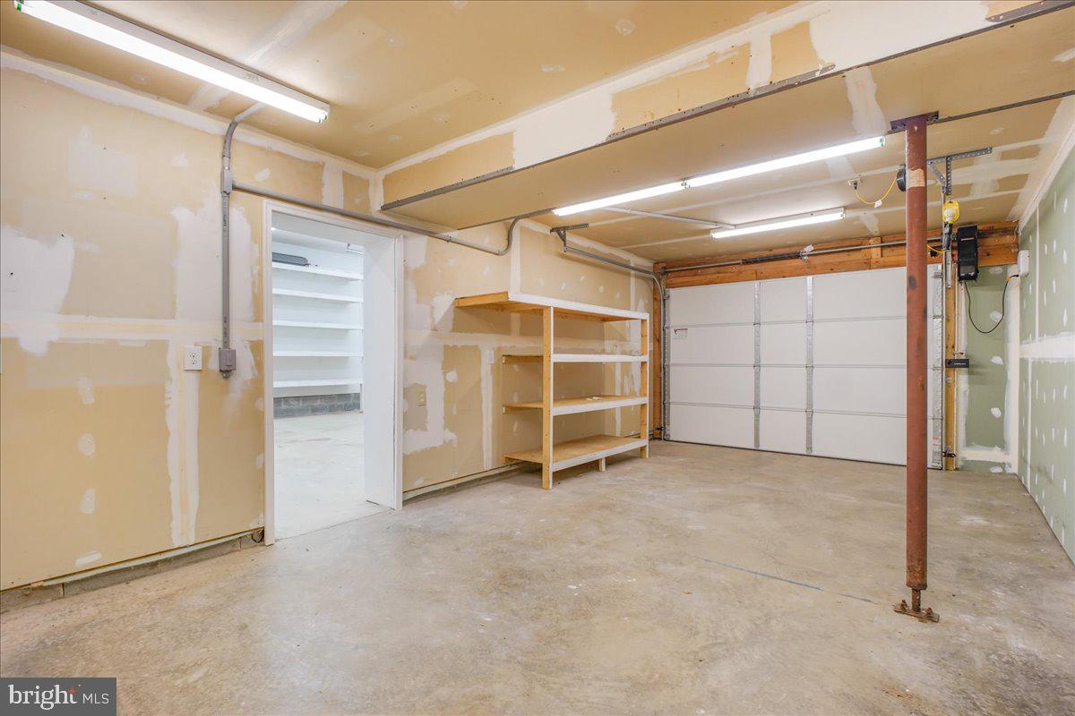 PRESIDENTIAL LAKES - Residential