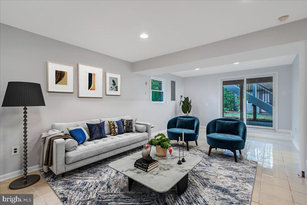 PRESIDENTIAL LAKES - Residential