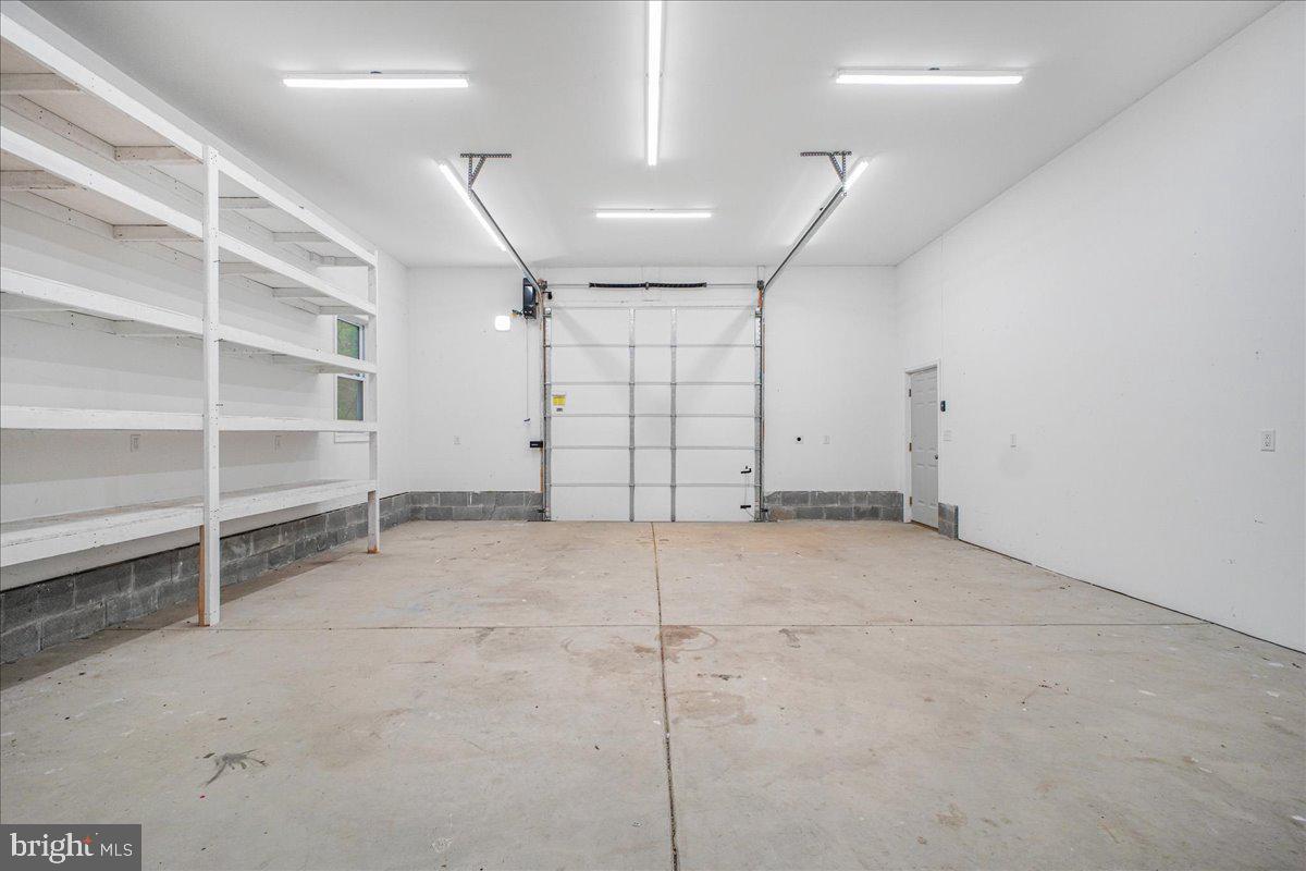 PRESIDENTIAL LAKES - Residential