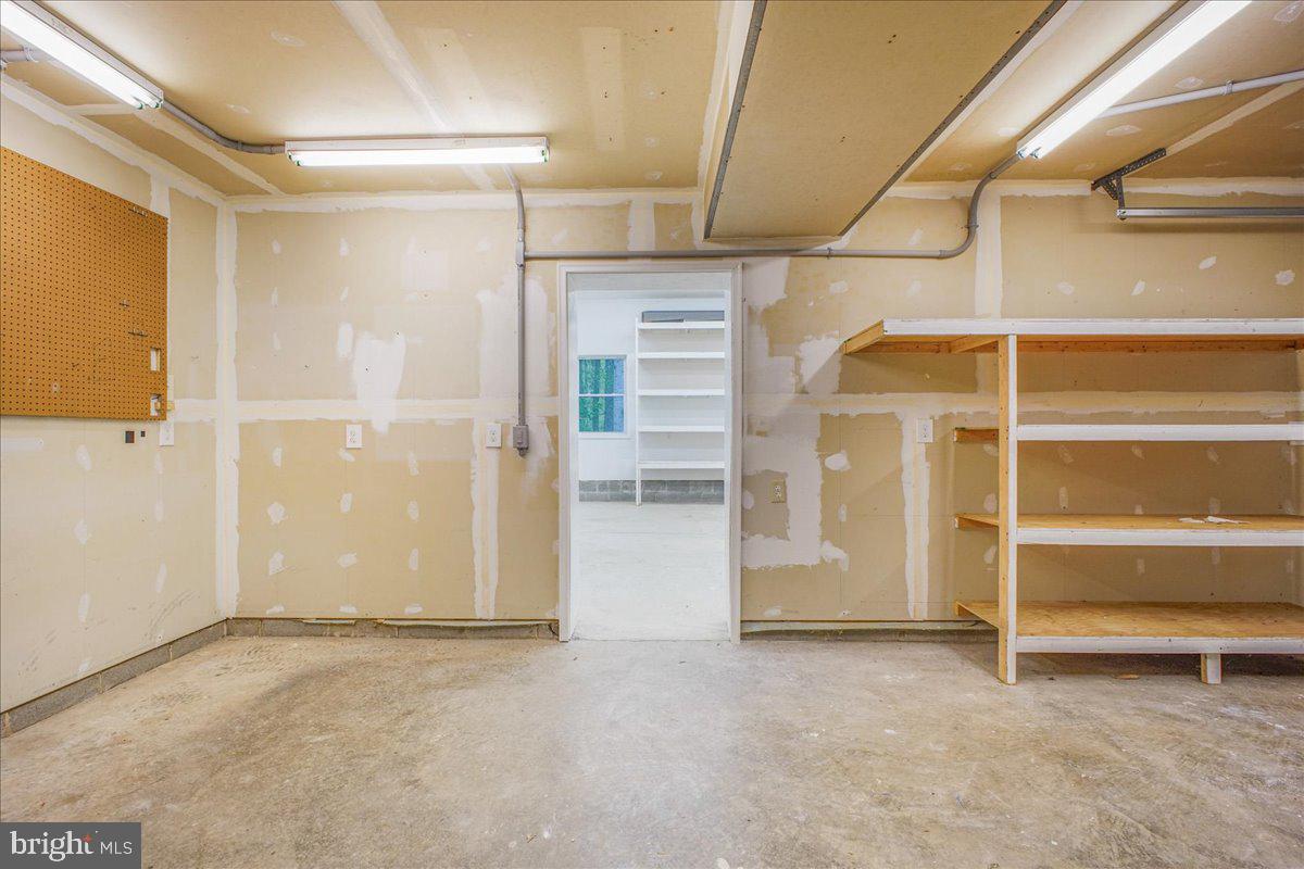 PRESIDENTIAL LAKES - Residential