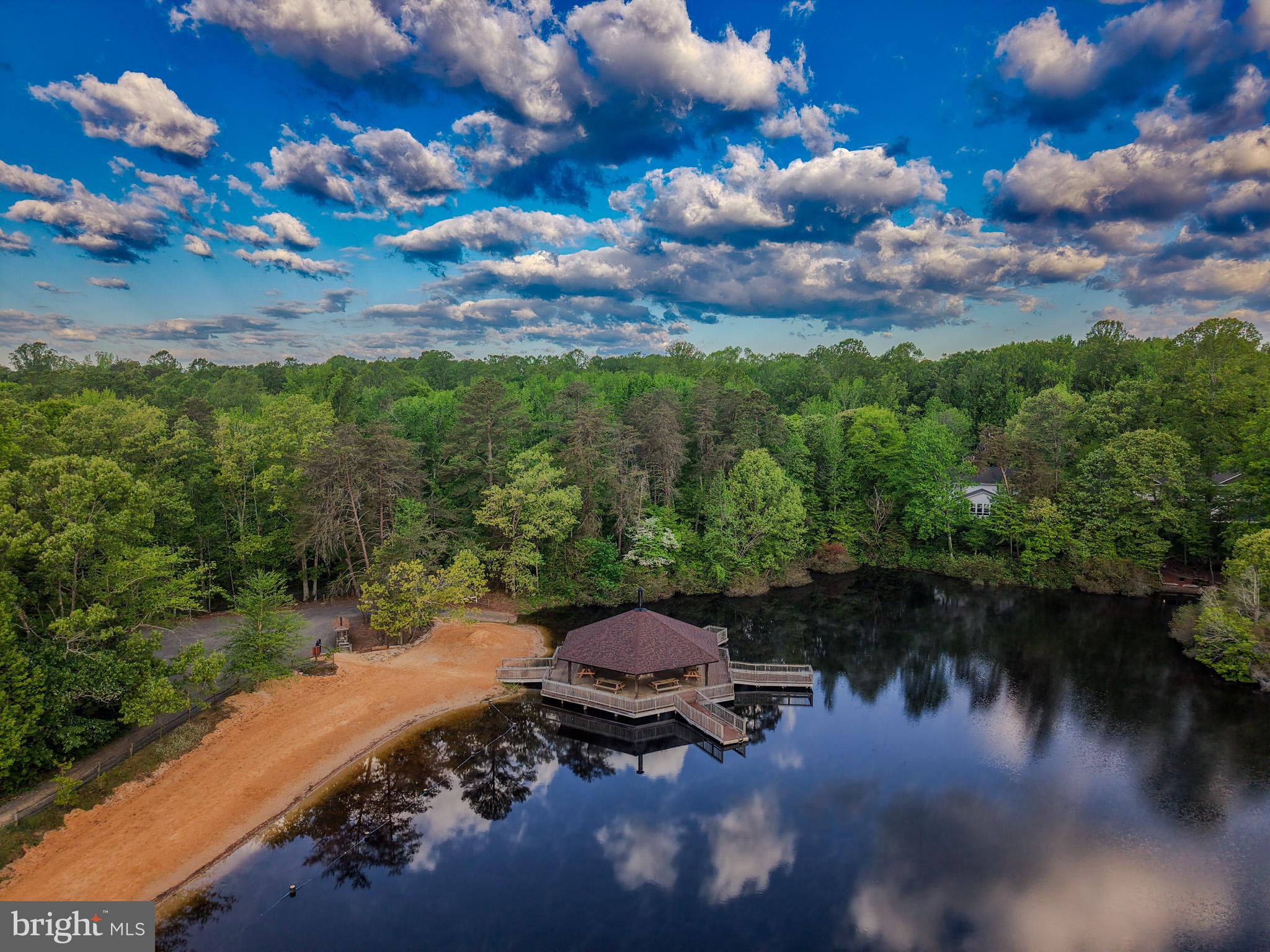 PRESIDENTIAL LAKES - Residential