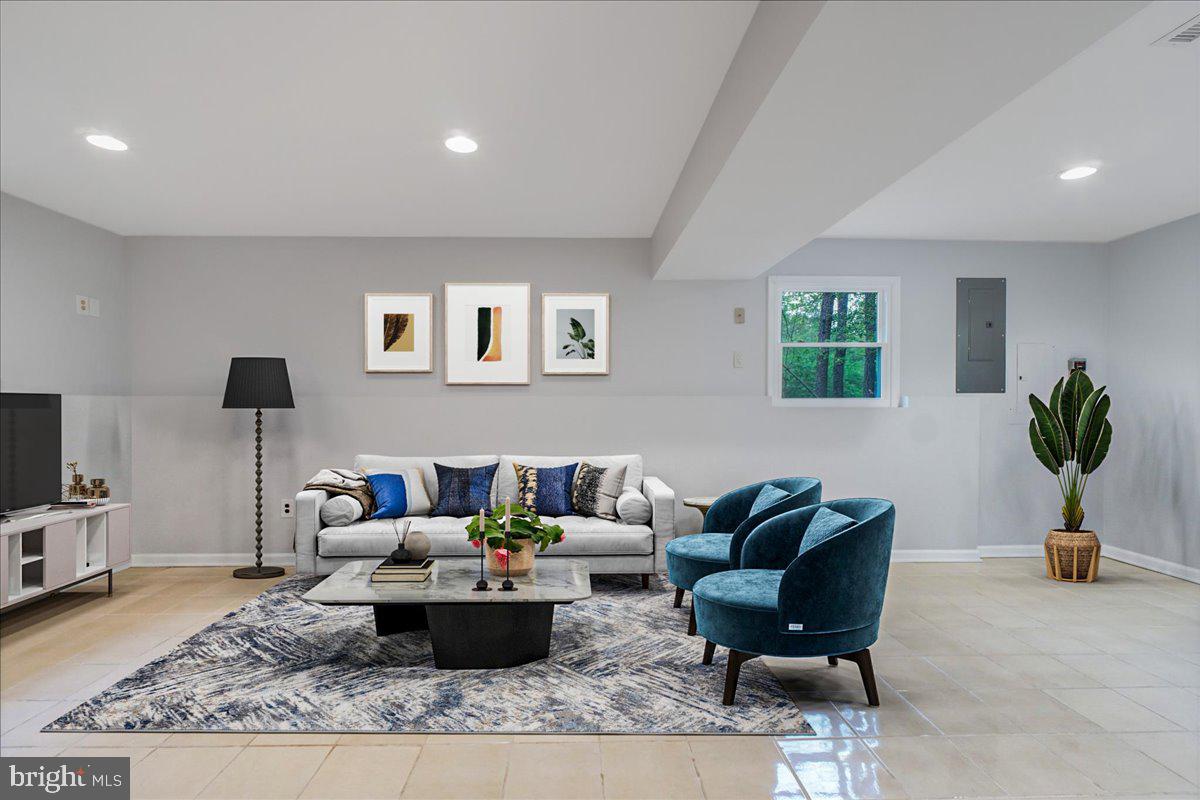 PRESIDENTIAL LAKES - Residential