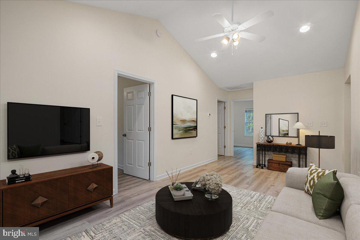 PRESIDENTIAL LAKES - Residential