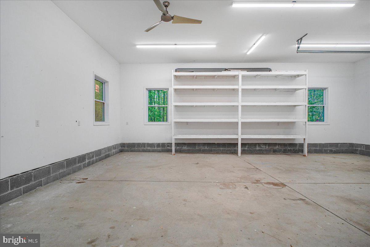 PRESIDENTIAL LAKES - Residential