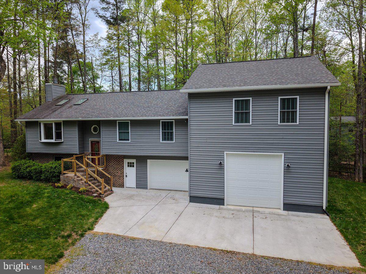 PRESIDENTIAL LAKES - Residential