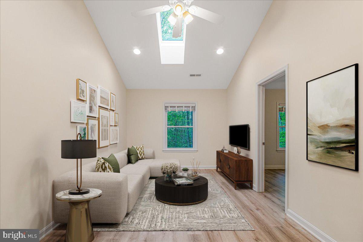 PRESIDENTIAL LAKES - Residential