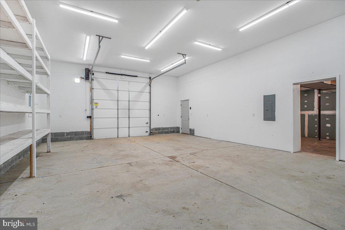 PRESIDENTIAL LAKES - Residential