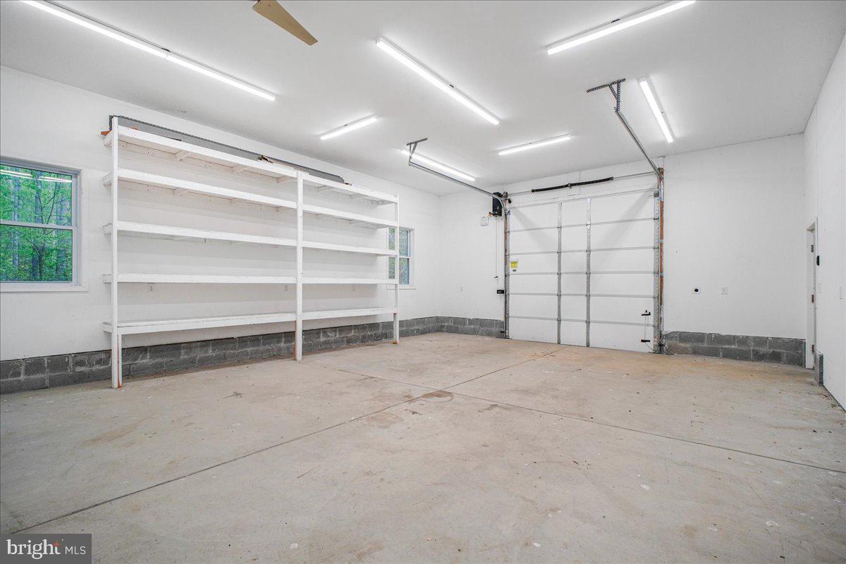 PRESIDENTIAL LAKES - Residential