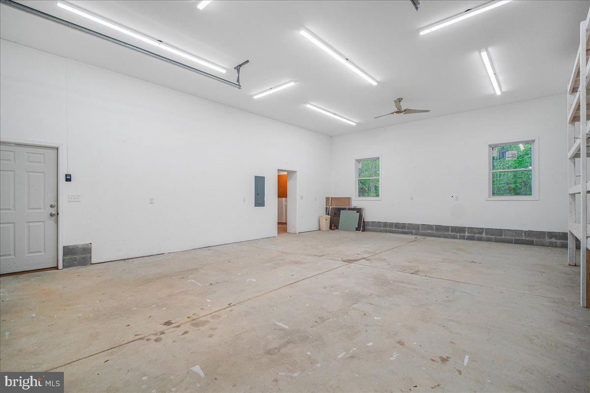 PRESIDENTIAL LAKES - Residential