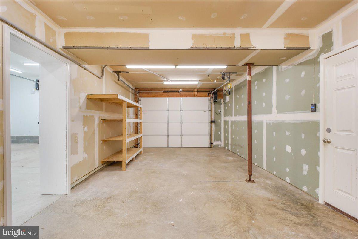 PRESIDENTIAL LAKES - Residential