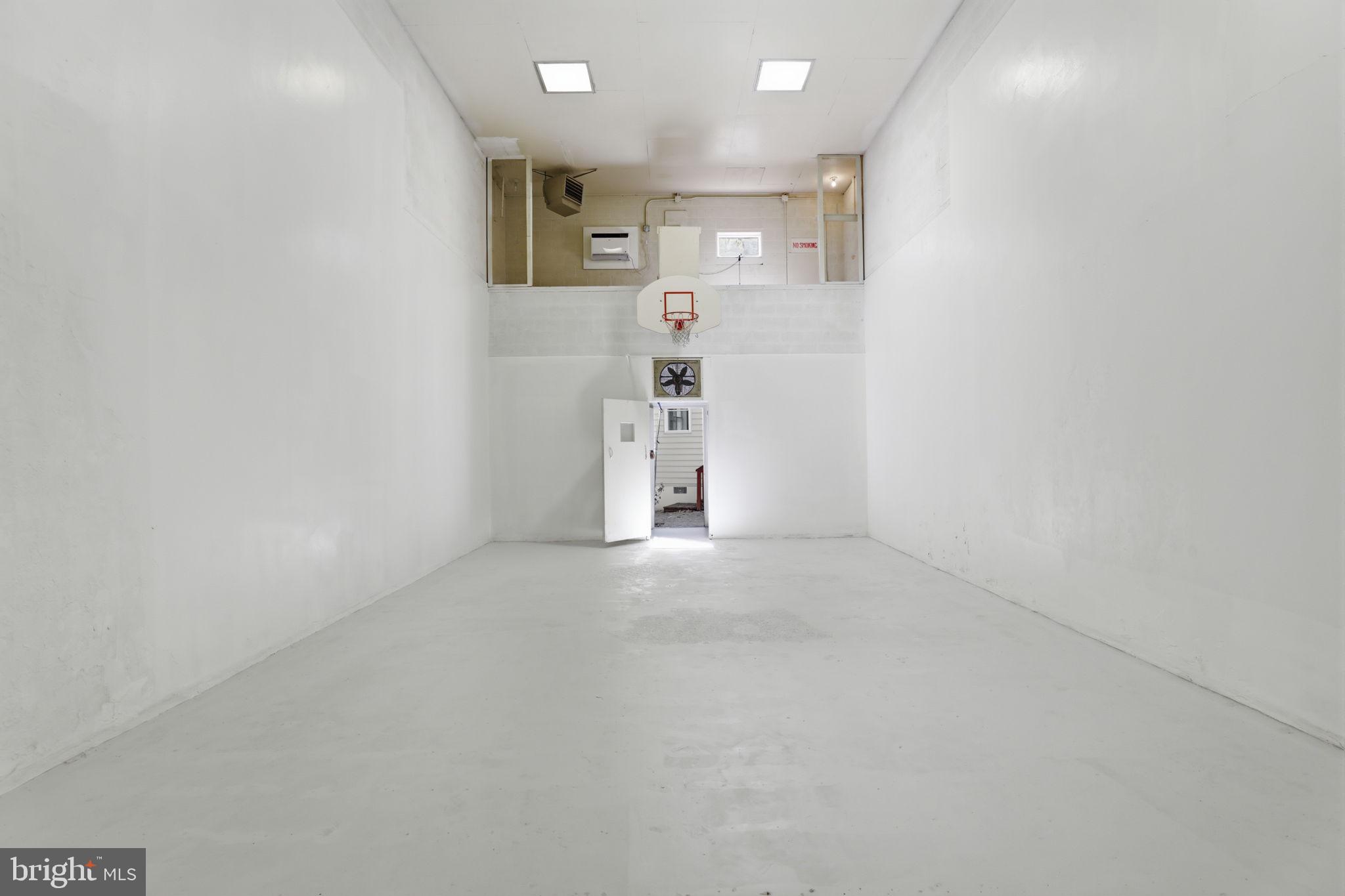 ROCK CREEK PALISADES - Residential