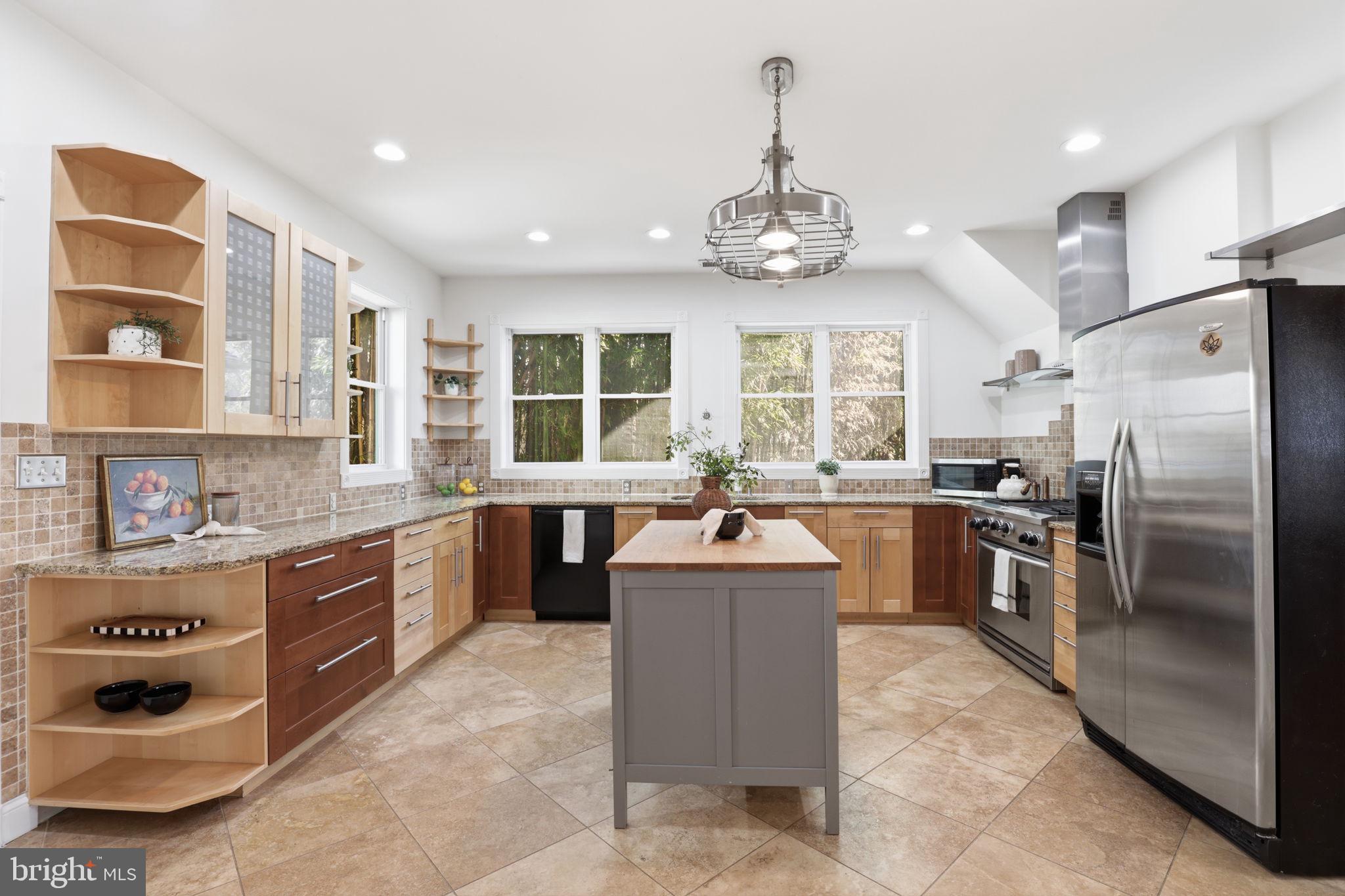 ROCK CREEK PALISADES - Residential