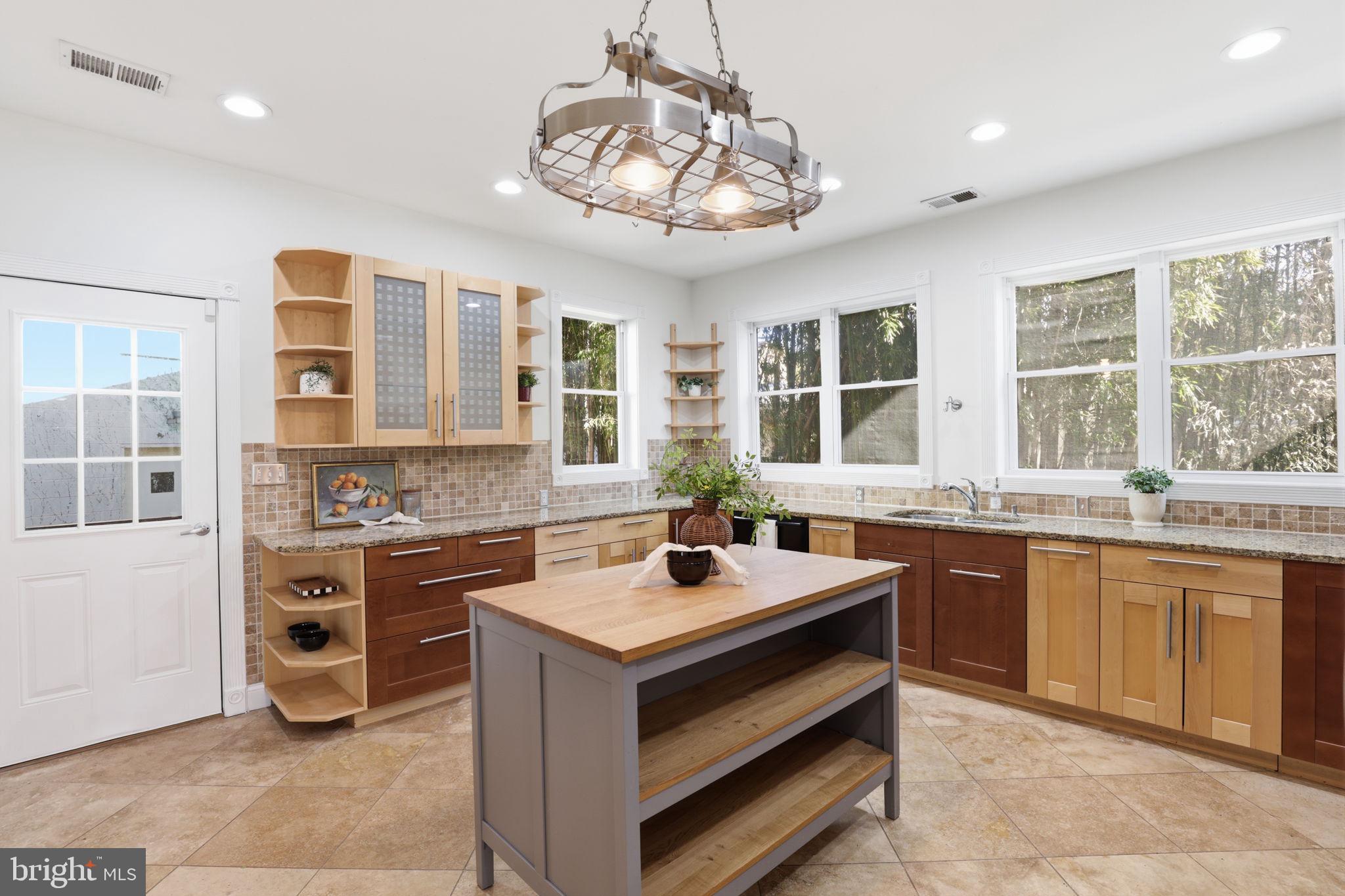 ROCK CREEK PALISADES - Residential