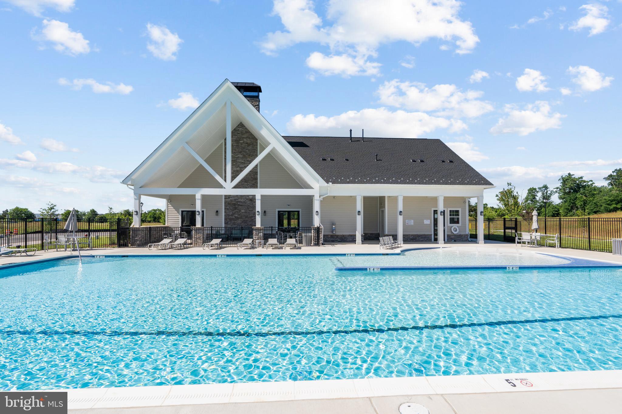 ARCOLA TOWN CENTER - Residential