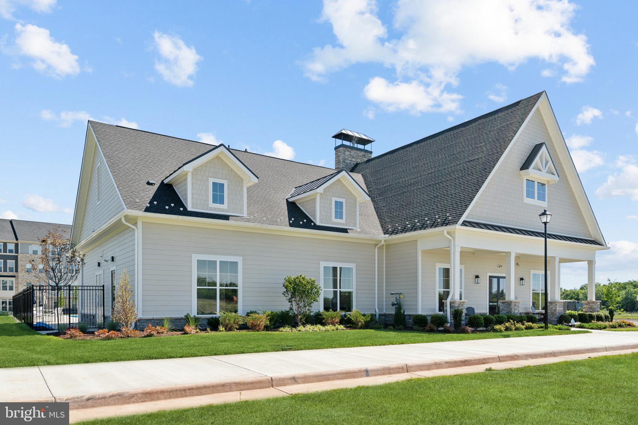 ARCOLA TOWN CENTER - Residential