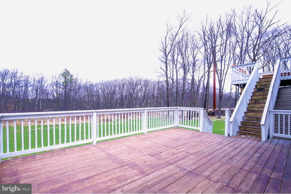 EMERALD LAKES - Residential