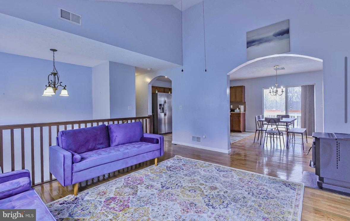 EMERALD LAKES - Residential